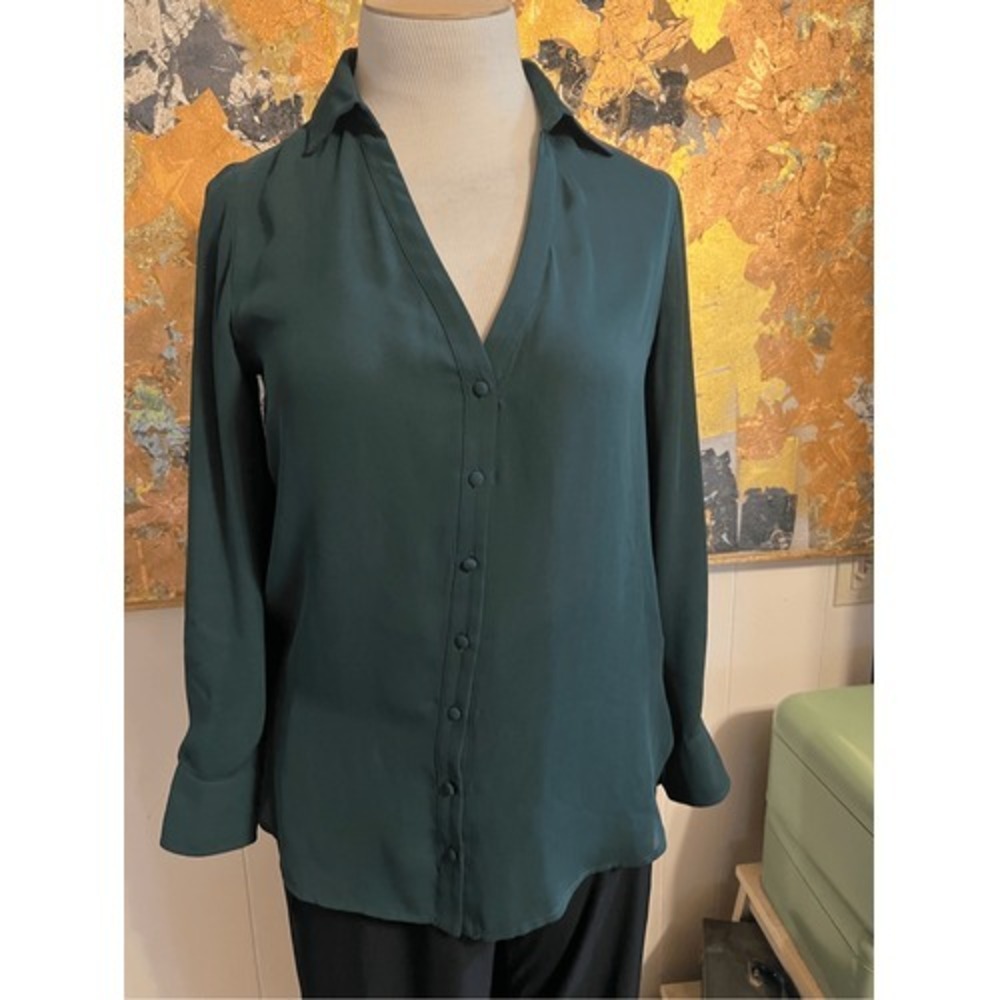 Bebe Womens Size Small Button Front Blouse Green Long Sleeve Collared Flowy